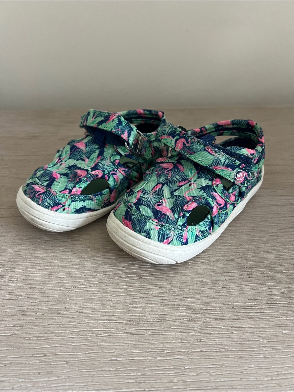Stride Rite toddler 360 wave water sandals size 6 green with pink flamingos